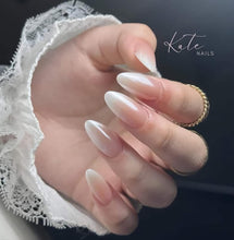 Cargar imagen en el visor de la galería, Efecto Perla Cromo Lovely Nails
